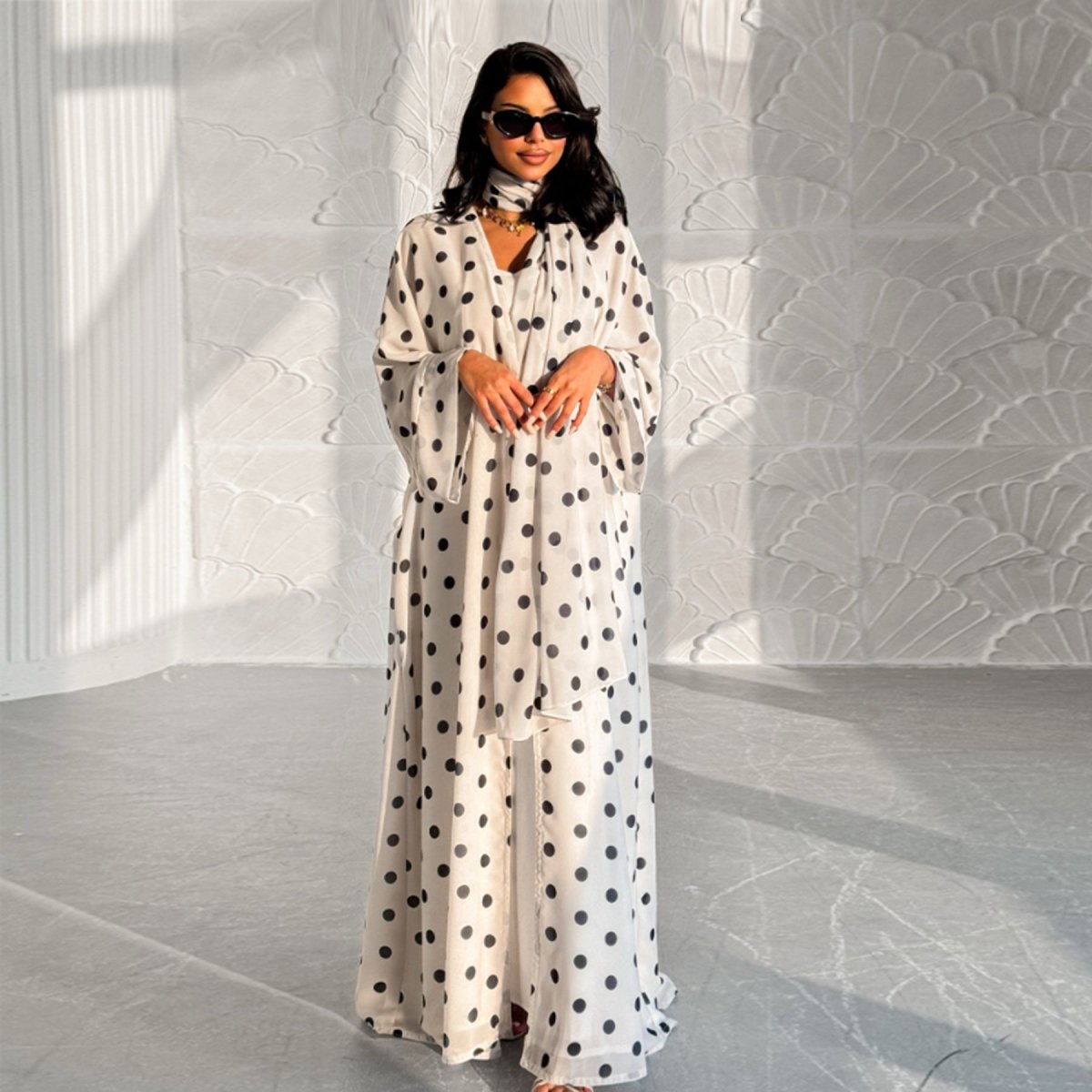 Polka Dot Open Abaya Set – 2-Piece Crepe Abaya with Hijab