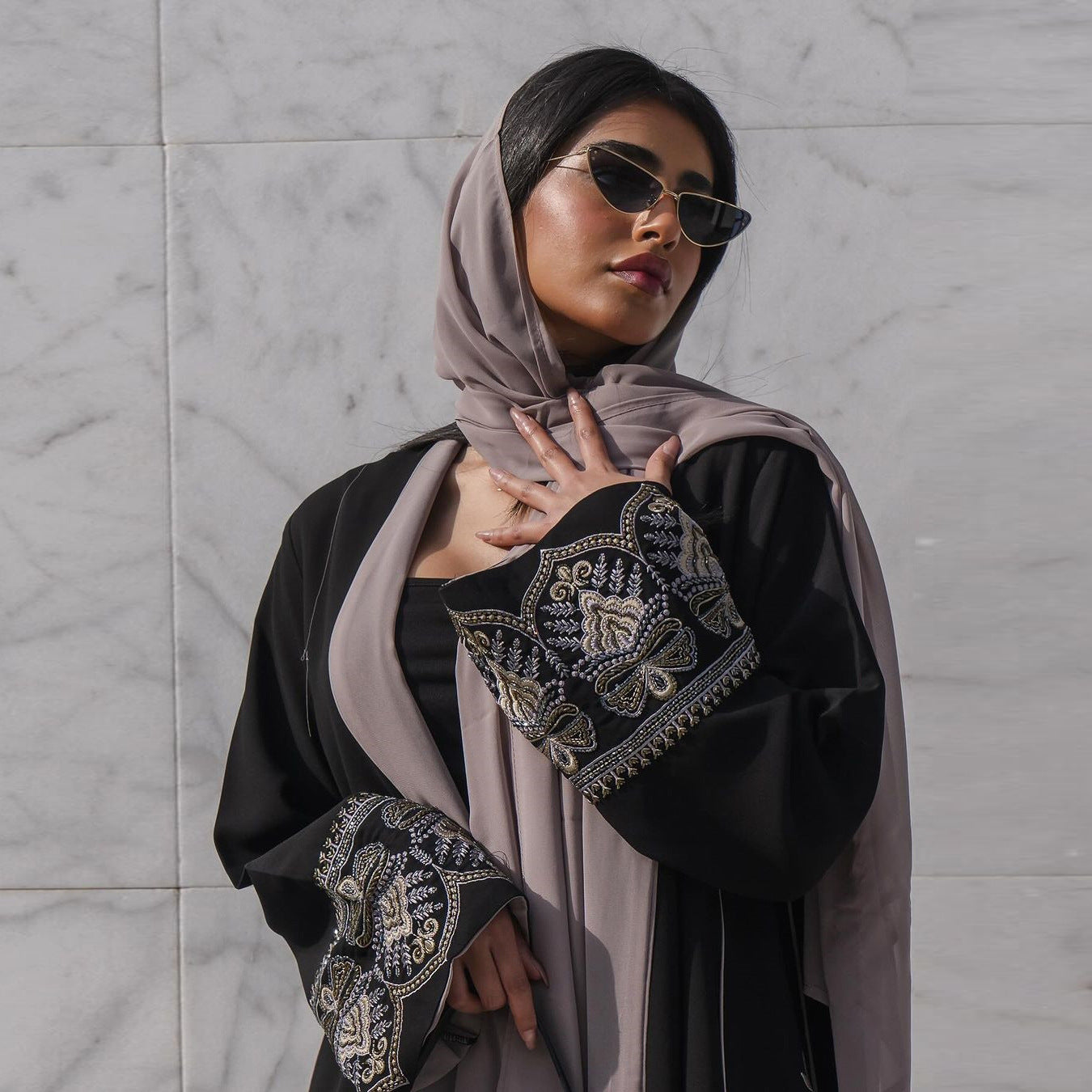 Elegant Embroidered Temperament Open Abaya (MOA062)