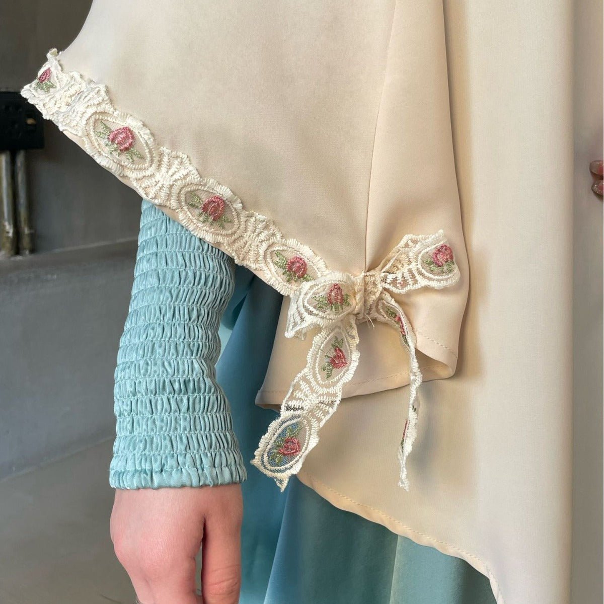 Embroidered Lace Prayer Khimar – Umrah Khimar Set
