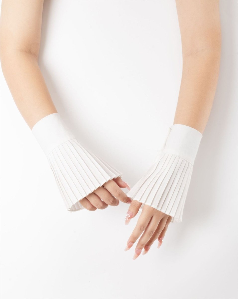 French pleated cuff sleeves with elasticated wrist band for secure fit