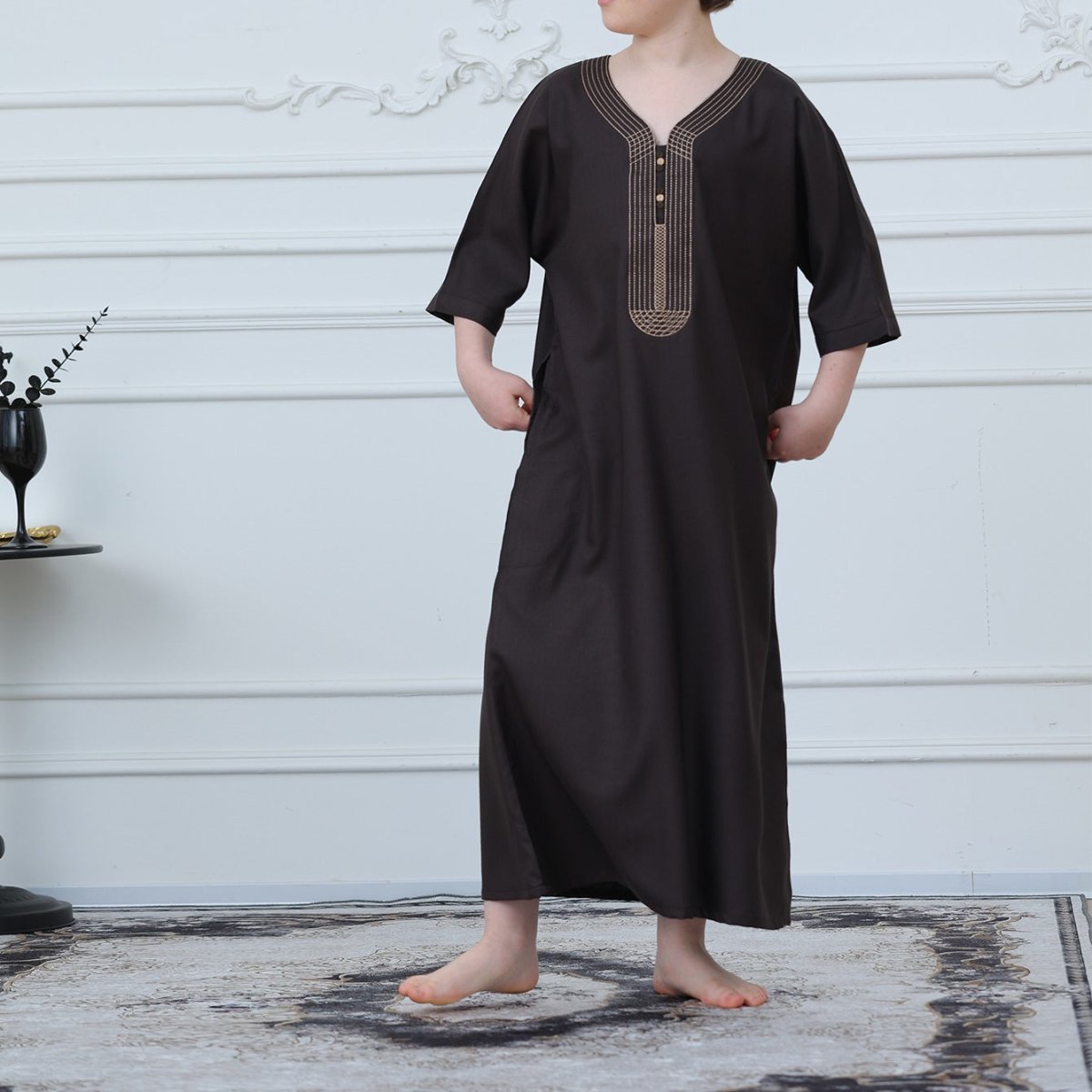 Side pocket detail on coffee-brown boys short sleeve thobe