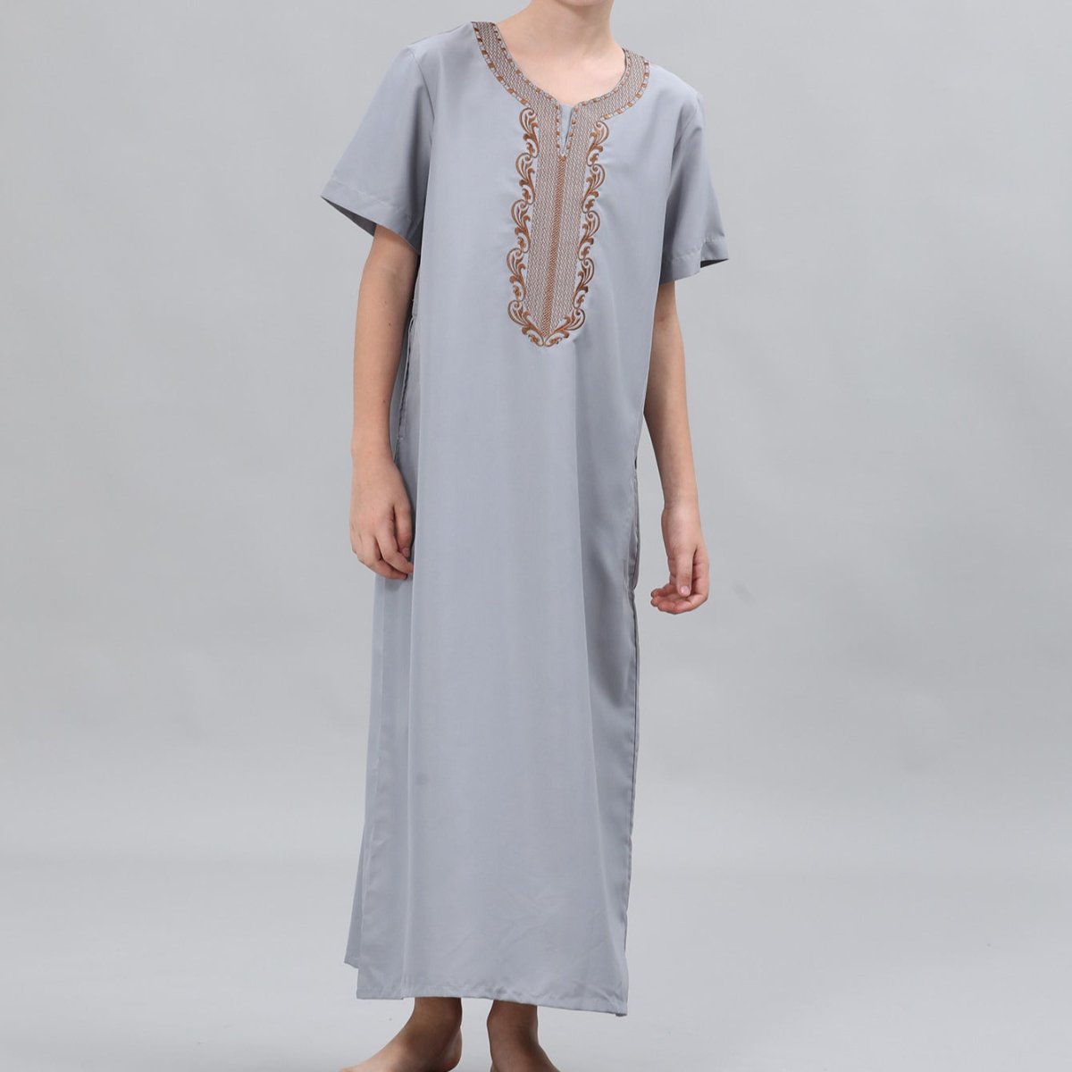 Boys' relaxed straight-cut thobe in white with black embroidery