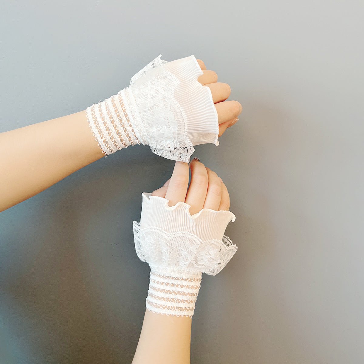 Double layer detachable cuff accessories with romantic scalloped edge
