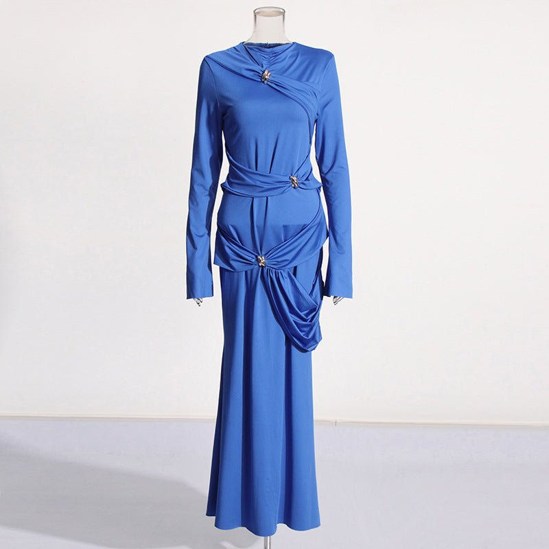 Ruched waist panel with sparkling brooch on evening abaya