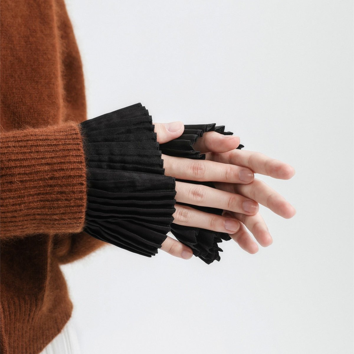 Elegant detachable cuff accessories with wide pleated fabric volume