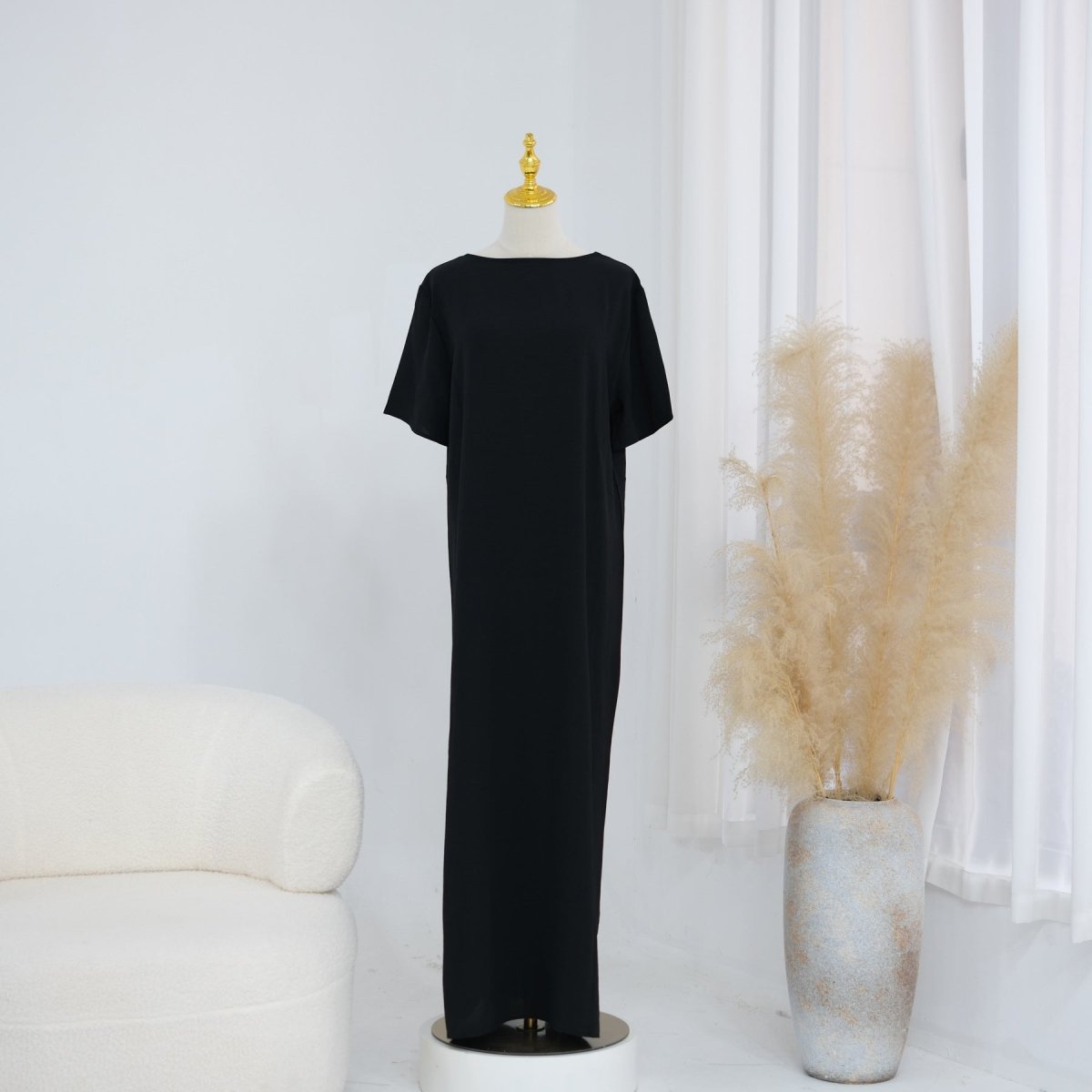 Short sleeve detail of the lightweight ice silk inner dress