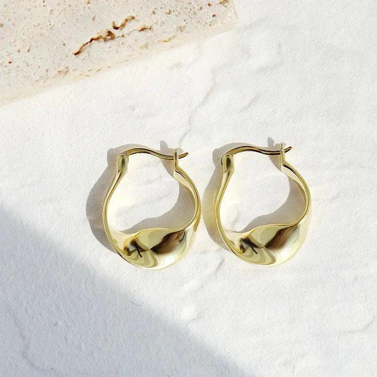 MAC063 Filled Twisted Ear Buckle Earrings - Mariam's Collection
