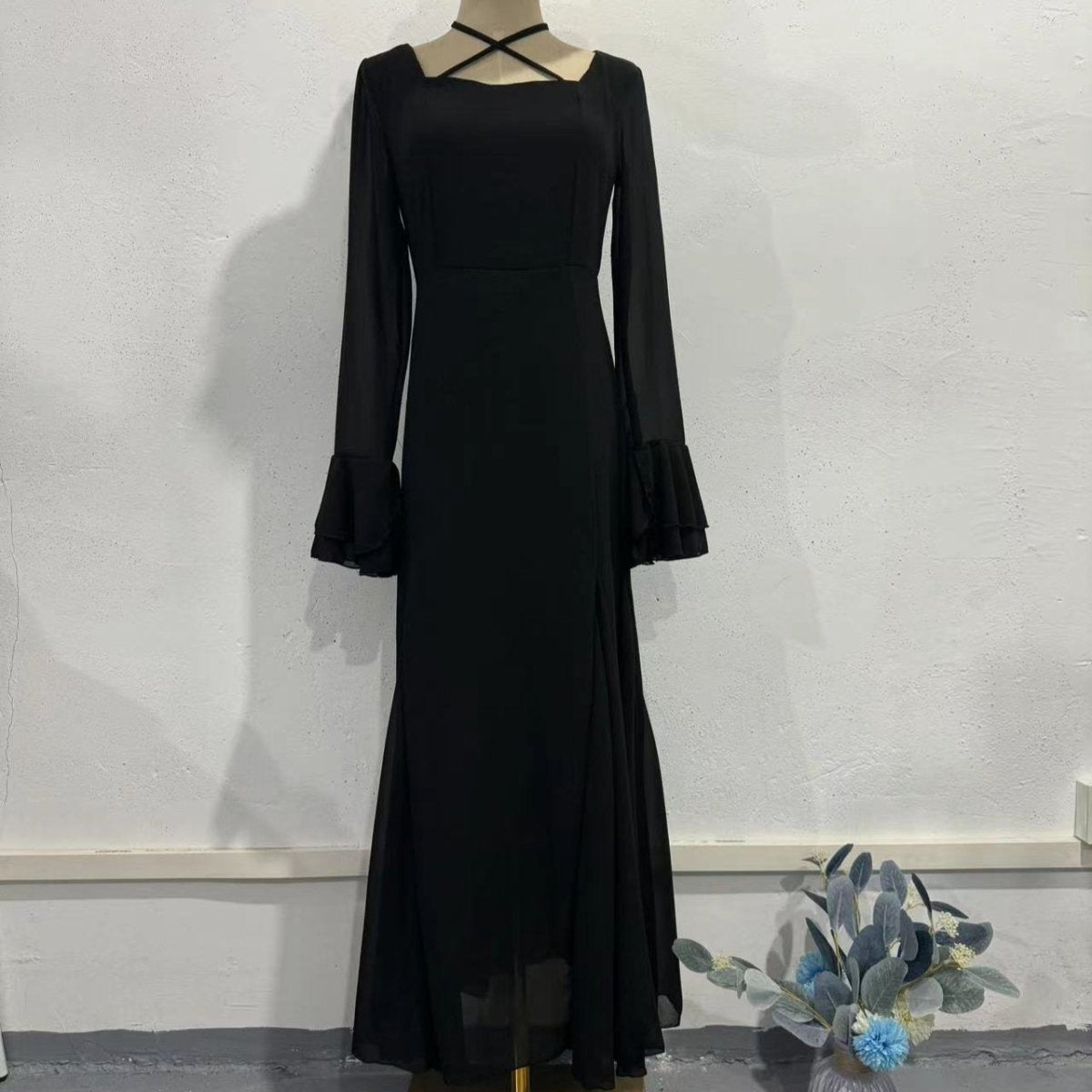 Full-length styling of romantic ruffle abaya maxi gown