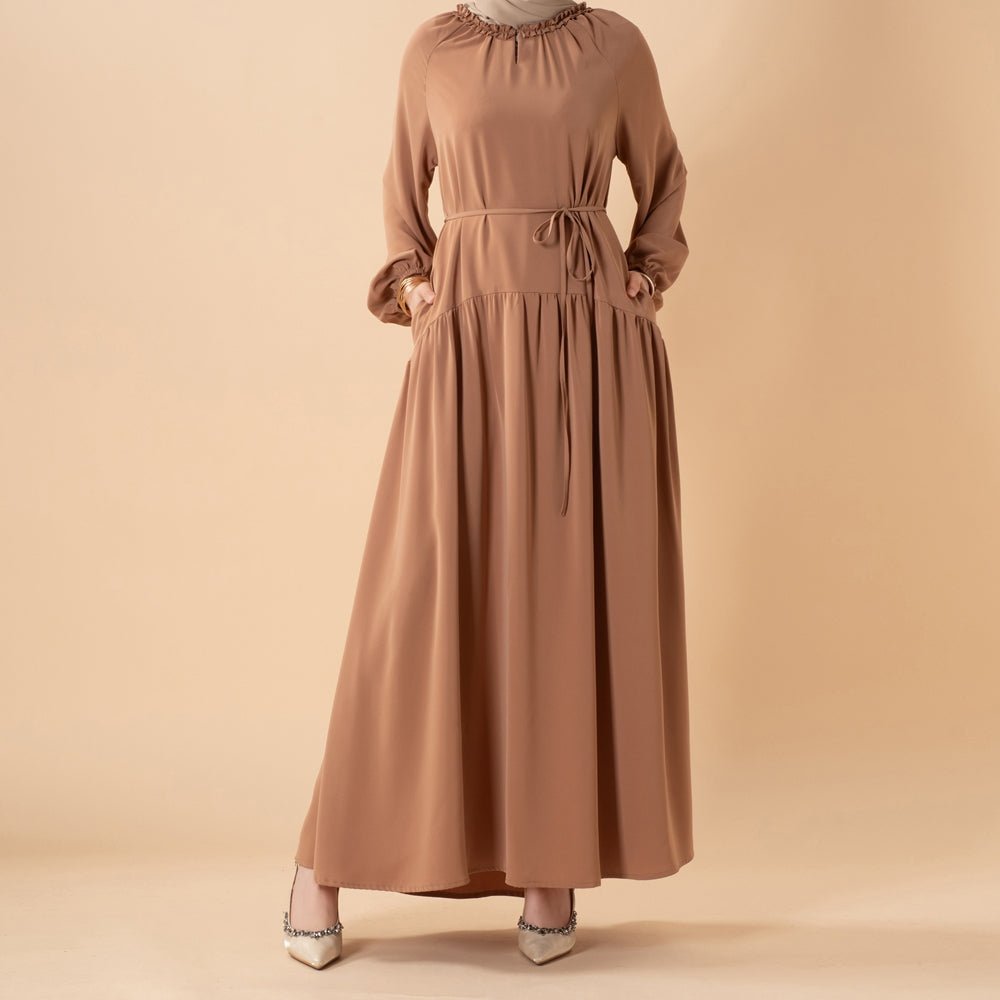 Functional side pocket detail on flowing relaxed abaya